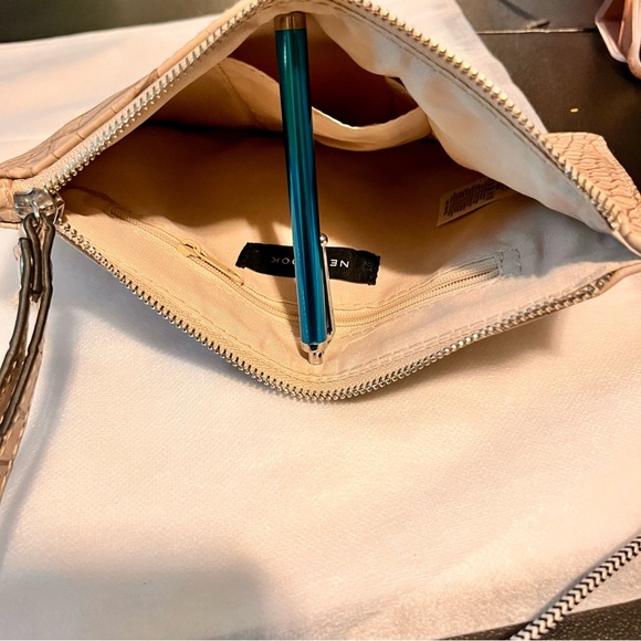 🆕 New Look Tan Wristlet NWOT - Picture 8 of 10